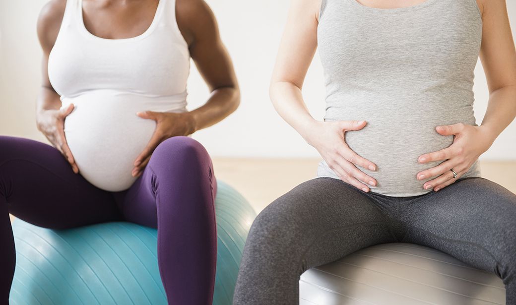 pregnant women exercising 