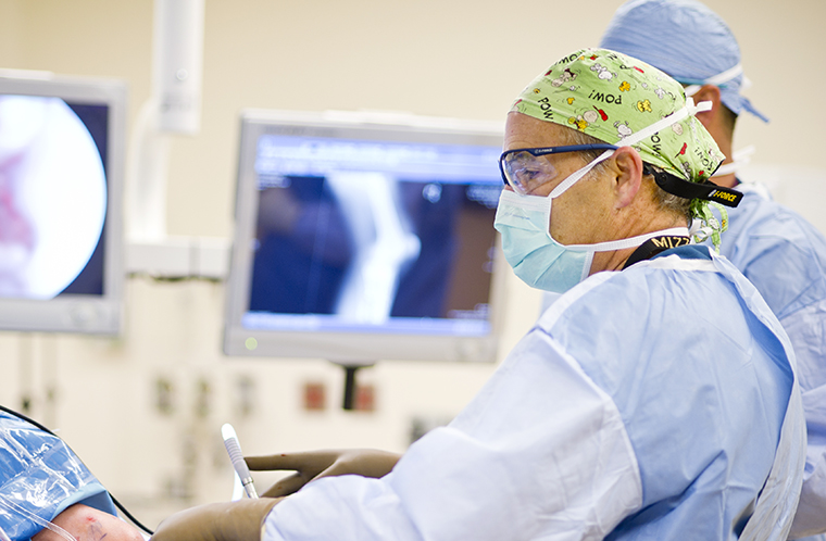 photo of orthopaedic surgeon