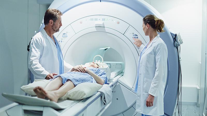 MRI patient with doctors