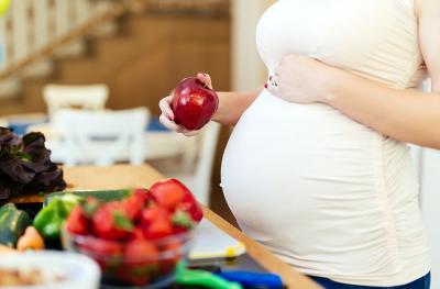 pregnant woman with fruit and vegetables