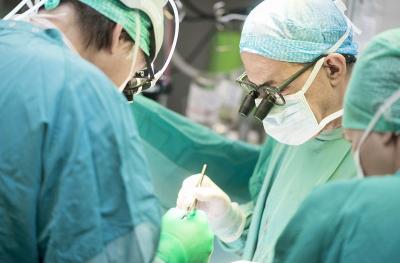 photo of surgeons