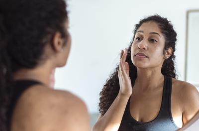 woman looking the mirror
