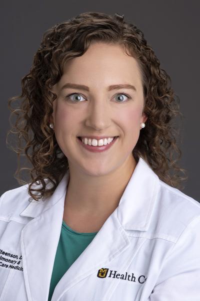Sarah Steenson, DO headshot