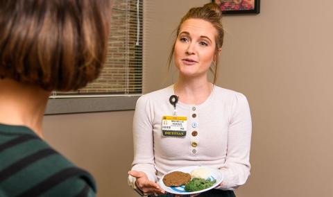 Dietitian Michelle Bauche meeting with bariatric surgery patient