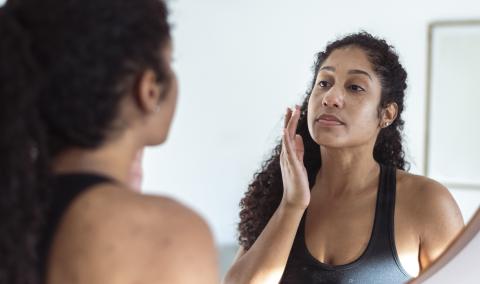 woman looking the mirror