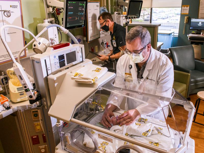 John Pardalos, MD, and Roger Fales, PhD, set up a simulation of their oxygen control device