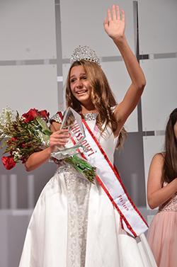Shelby Welling winning a pageant 